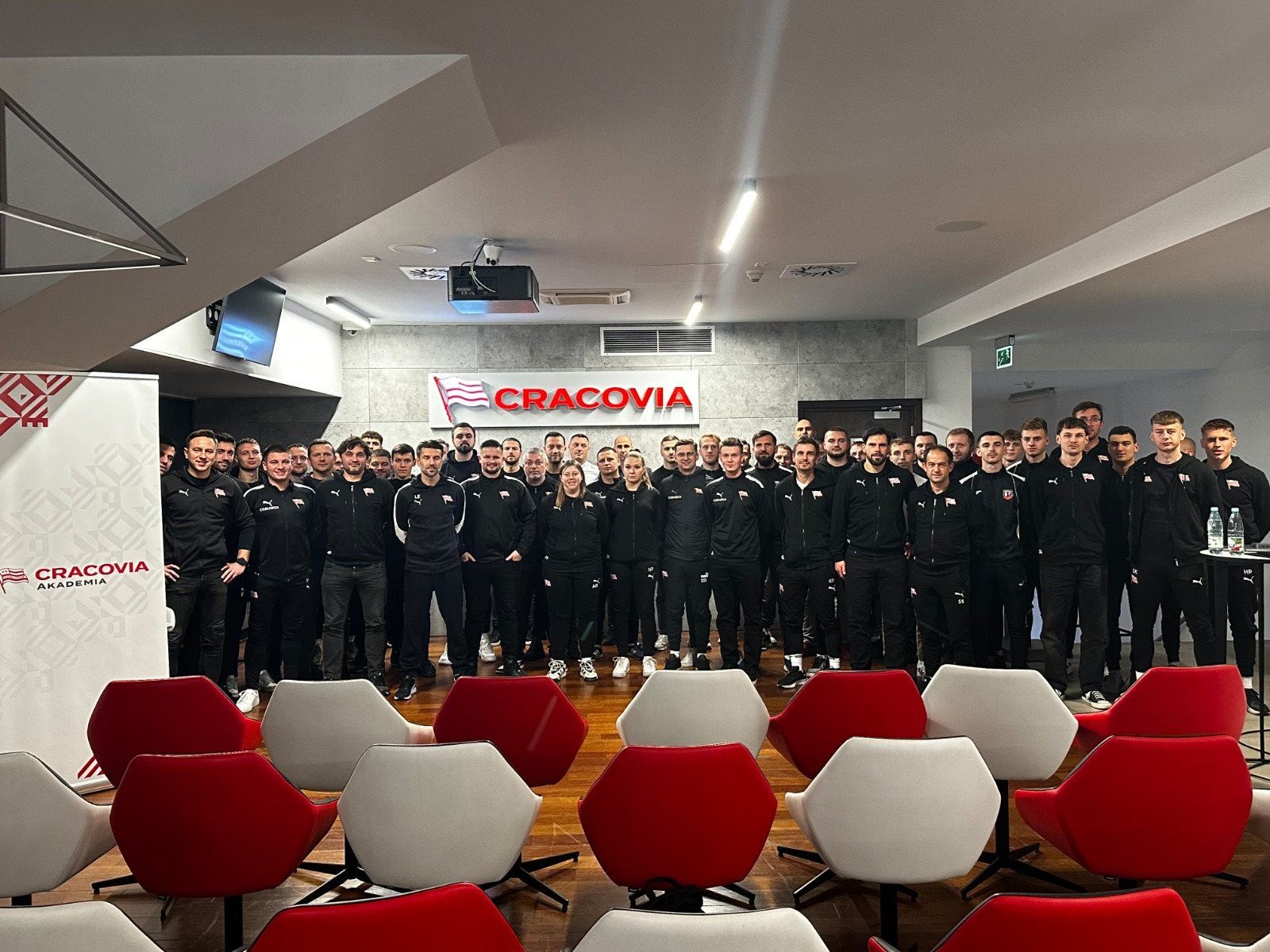 Szkolenie dedykowane kadrze szkoleniowej Akademii Cracovii i klubów partnerskich z Luką Elsnerem