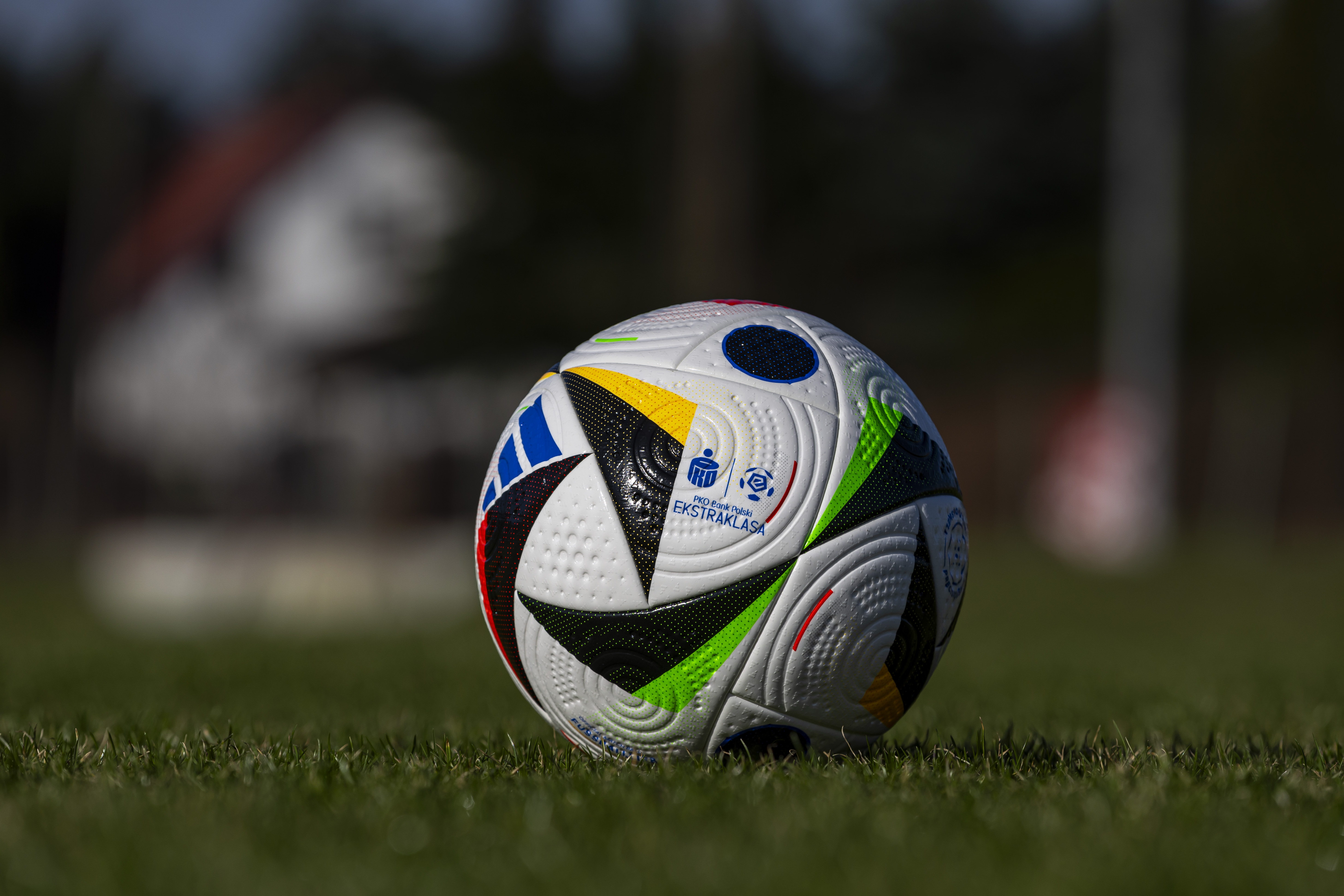 FUSSBALLLIEBE oficjalną piłką PKO Bank Polski Ekstraklasy na sezon 2024/25