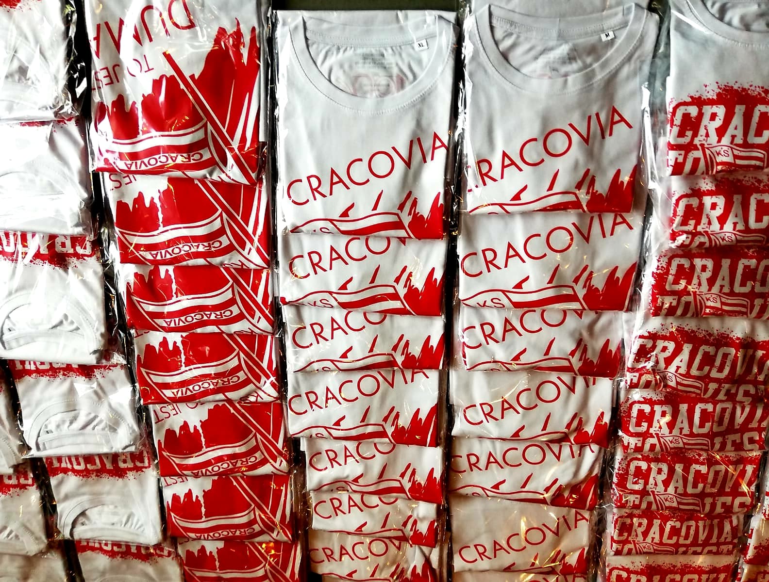 Koszulki #CracoviaToJestDuma: trwa wysyłka Waszych zamówień!