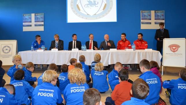 Piłkarze Cracovii uświetnili oficjalne otwarcie Krakowskiej Szkoły Piłki Nożnej