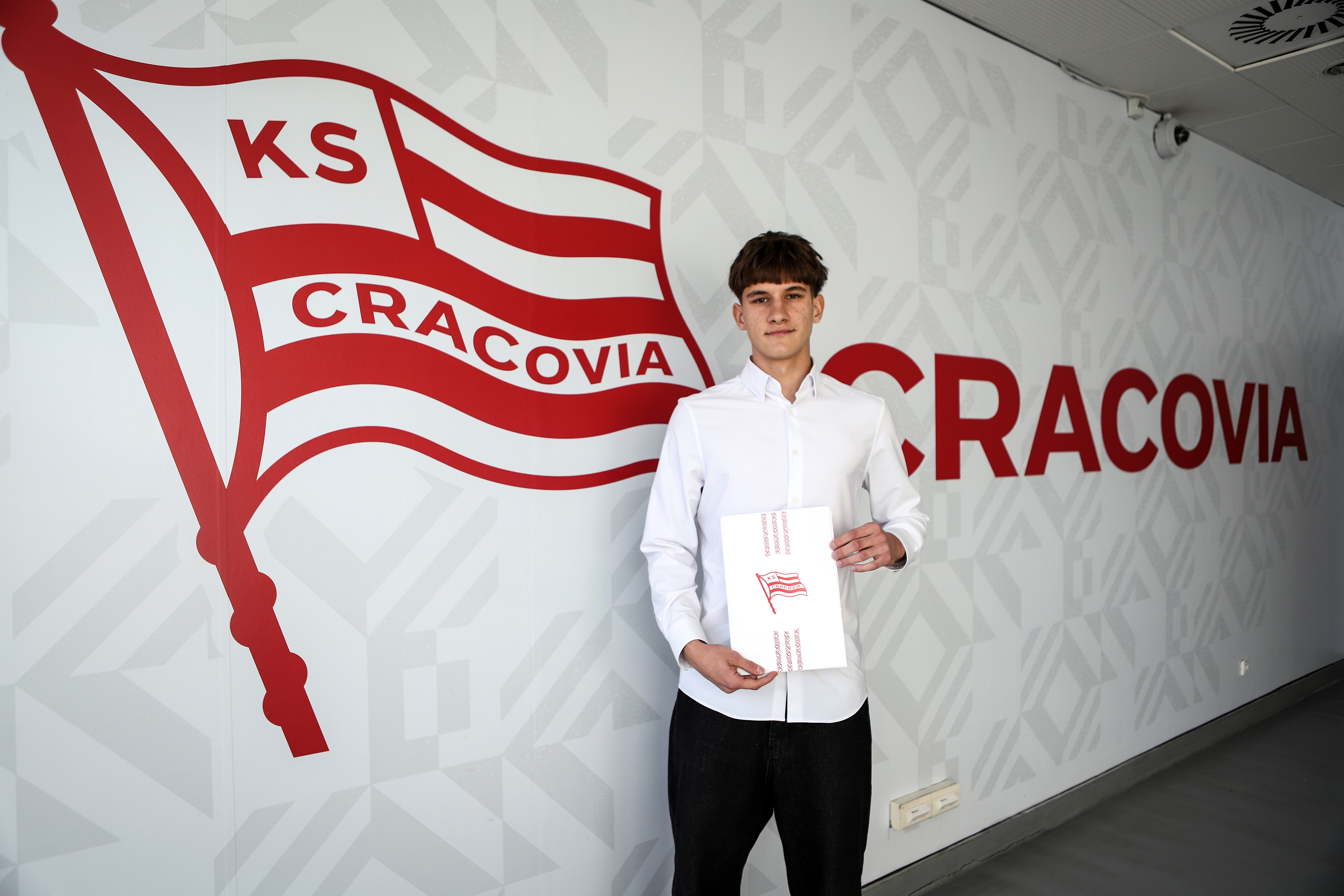 Jan Kubat z profesjonalnym kontraktem!