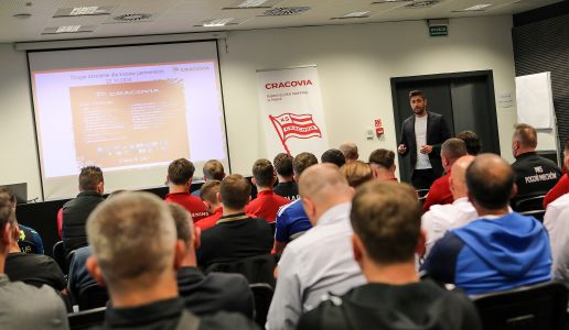 CRACOVIA COACHING ACADEMY - CYKL SZKOLEŃ ONLINE DOTYCZĄCYCH SPECYFIKI PRACY W AKADEMII CRACOVII 