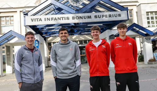 #JestemWięcejNiżPiłkarzem: Mauro Perković i Boško Šutalo wraz z zawodnikami Akademii odwiedzili Uniwersytecki Szpital Dziecięcy