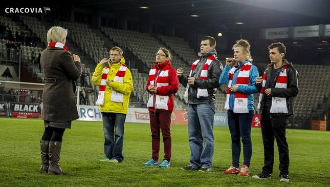 Język migowy i zbiórka zakrętek na Cracovii