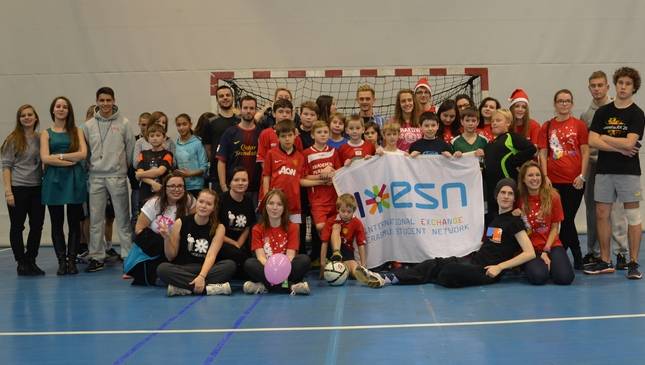 Christmas Dream Cup: piłkarze Cracovii zagrali z dziećmi [FOTO]