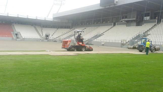 Na stadionie Cracovii trwa zakładanie nowej murawy