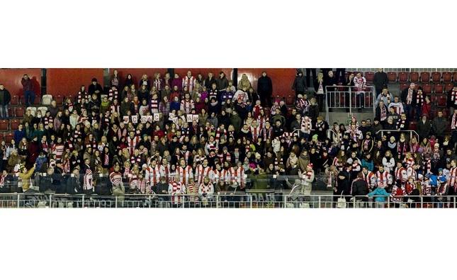Zobacz zdjęcie Mistrzów z fankami Cracovii [FOTO]