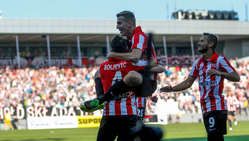 Odpowiedz na pytanie i wygraj podwójne zaproszenie na mecz Cracovia – Piast!