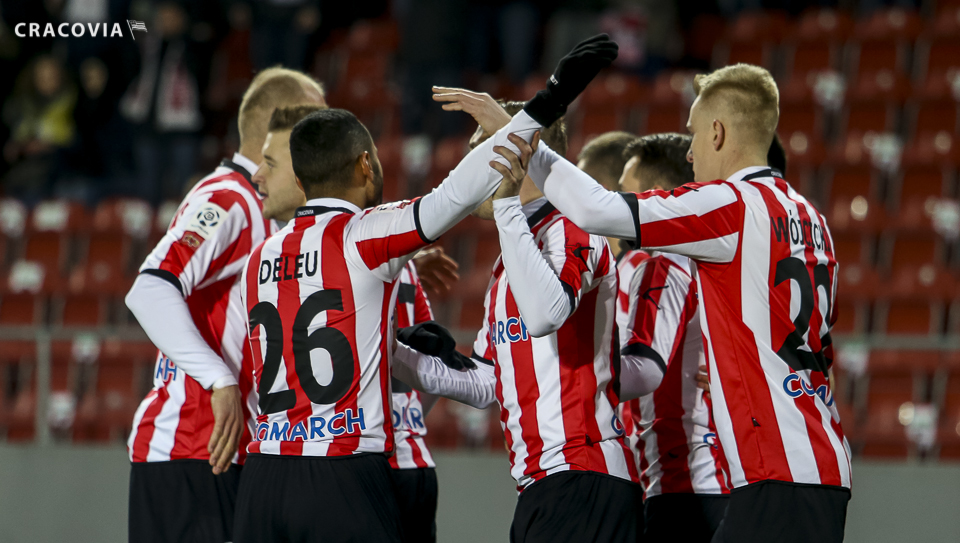 Pasy cruise to superb victory in their first game after the break!