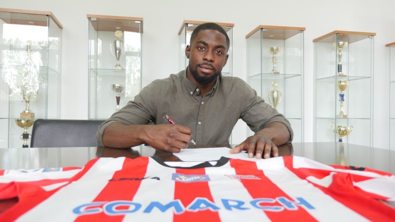 Premier League record-holder Lennard Sowah joins Pasy!