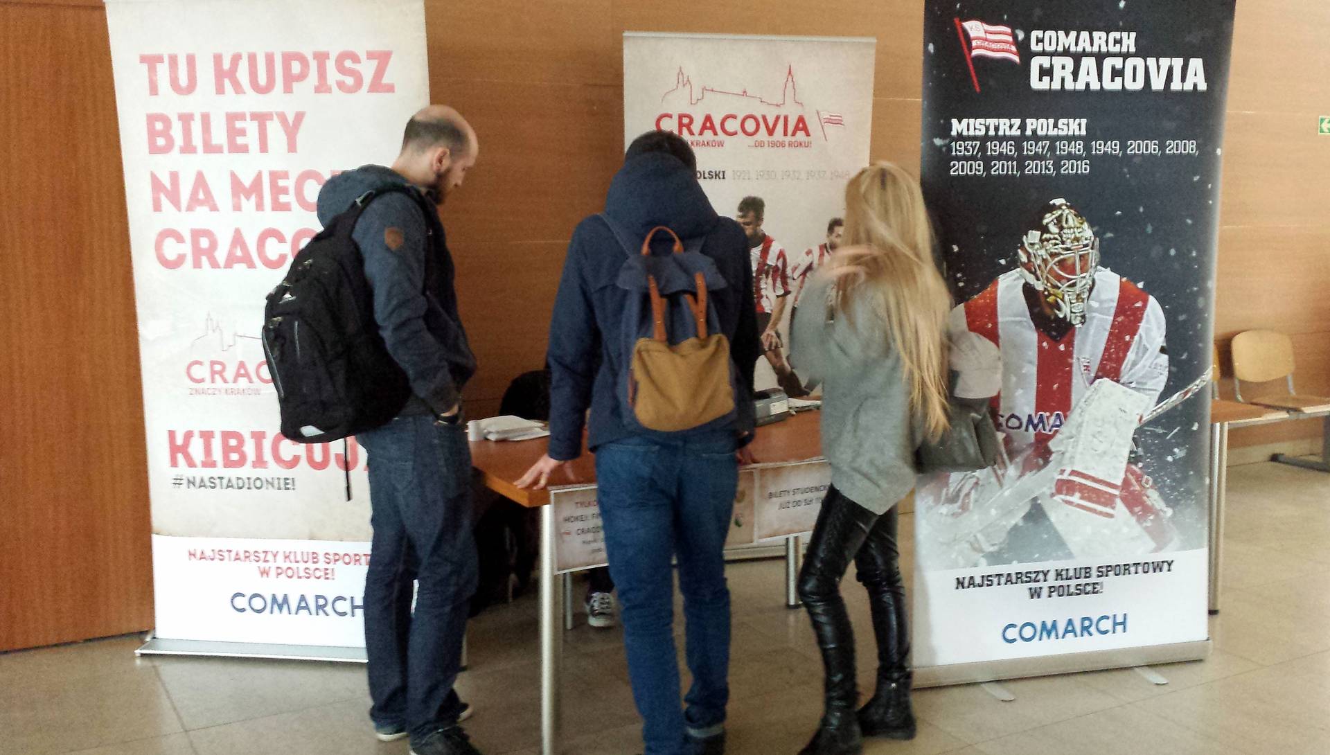 Bilety na piłkę i hokeja dziś do kupienia także na Krakowskiej Akademii!