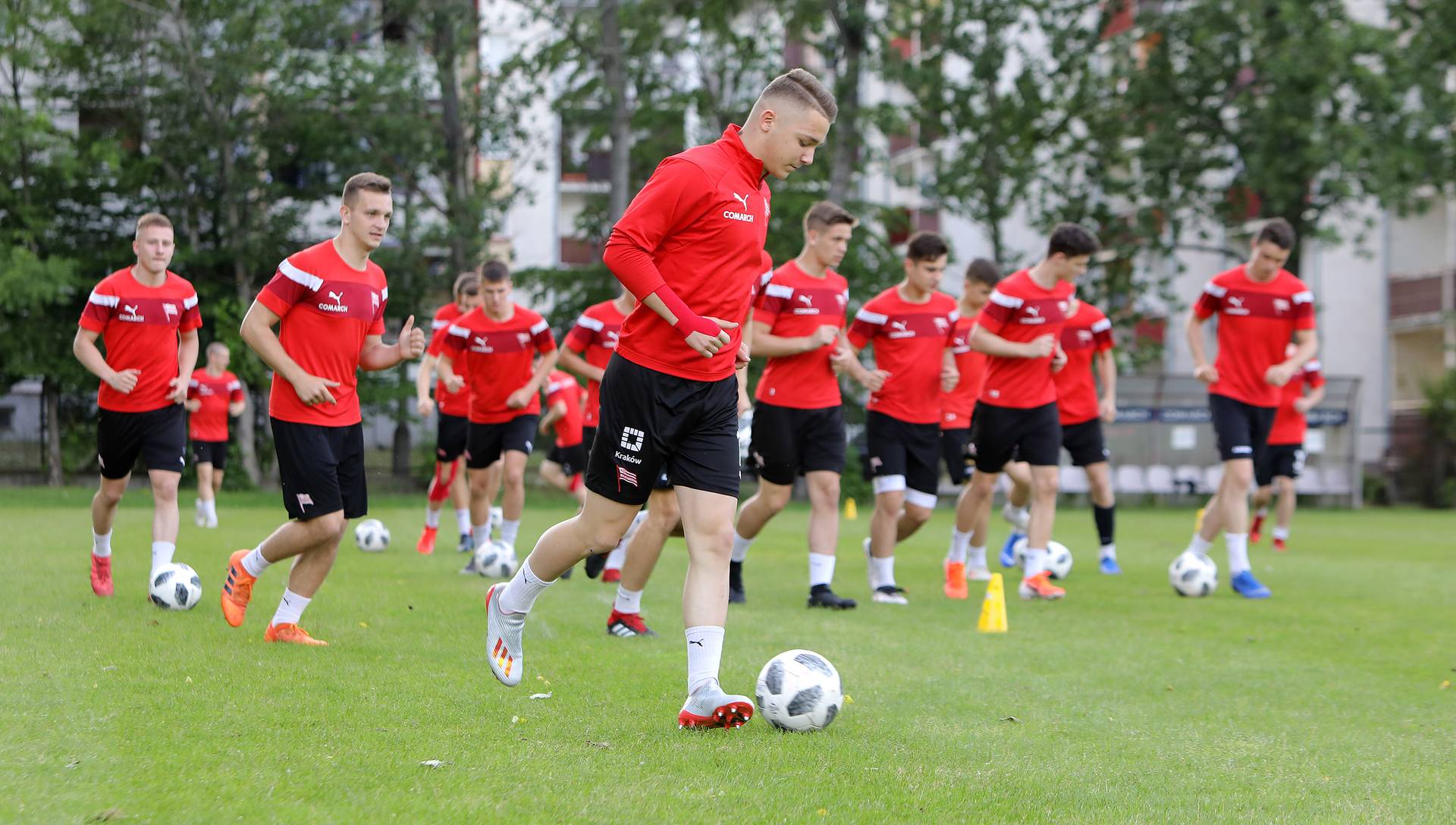 Juniorzy starsi trenują przed Derbami w CLJ U-18 [FOTO]