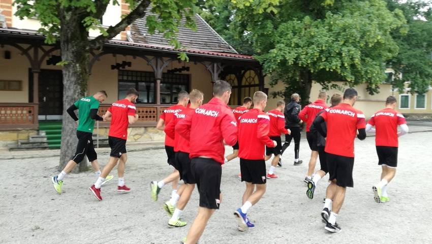 Rozbieganie i siłownia na porannym treningu [FOTO]