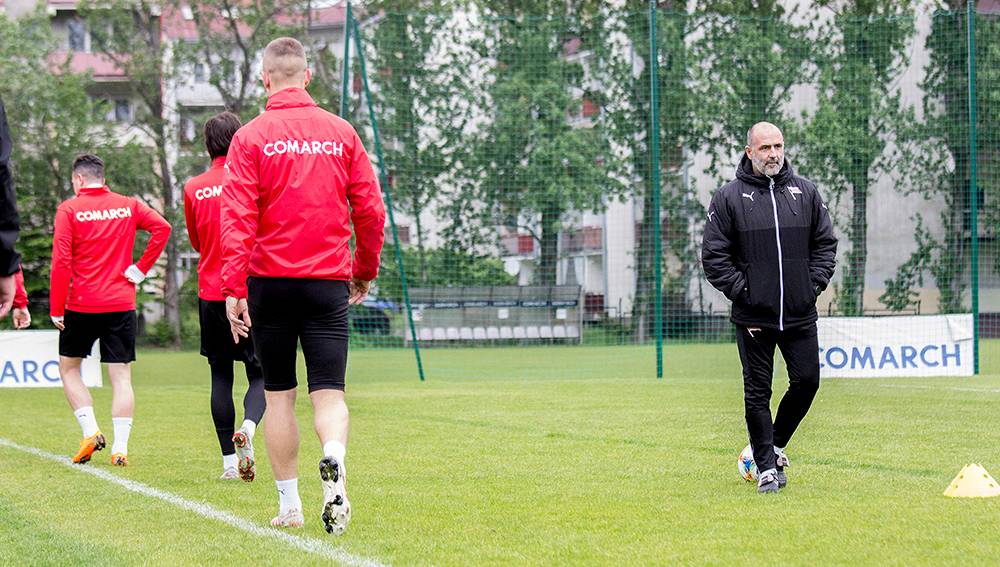 Pasy trenują przed spotkaniem z Zagłębiem Lubin [FOTO]