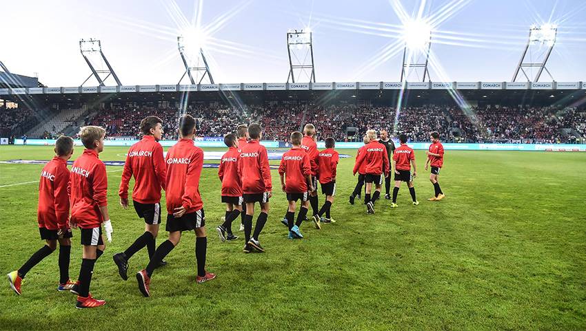 Prezentacja drużyn młodzieżowych 2005-07 podczas meczu z Legią [FOTO]