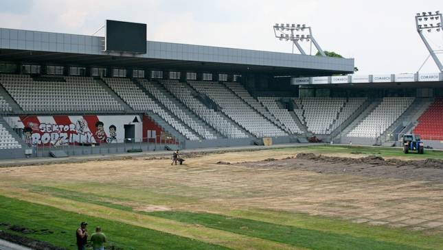 Ruszyła wymiana murawy na stadionie Cracovii!