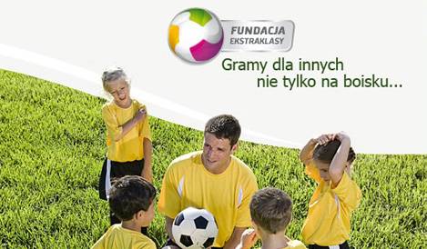 Wylicytuj oficjalną piłkę Ekstraklasy z autografami gwiazd!