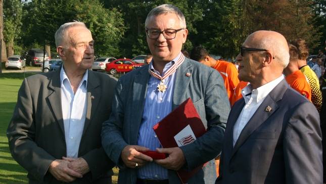 Prof. Janusz Filipiak z medalem Cracovia Restituta [FOTO]