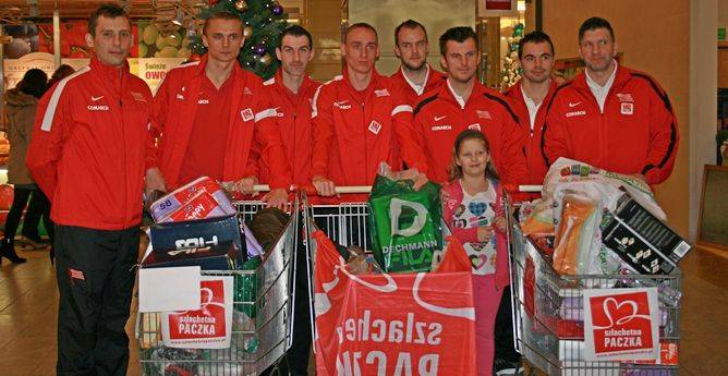Piłkarze i hokeiści zrobili "Szlachetną Paczkę"